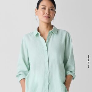 Women's Mint Green Button-Up Top